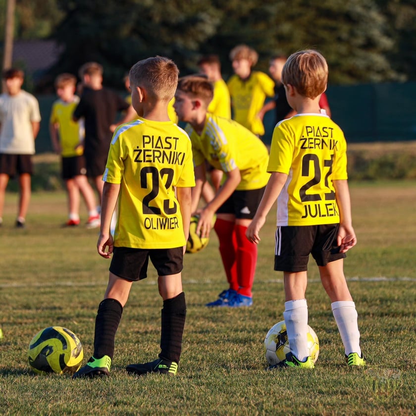 Zawodnicy klubu sportowego Piast Żerniki