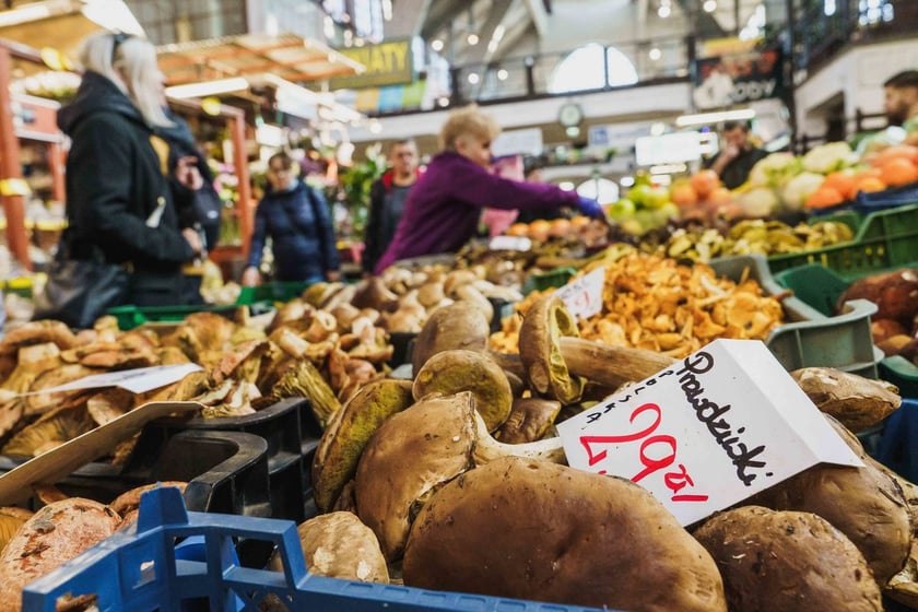 Stoiska z grzybami w Hali Targowej we Wrocławiu