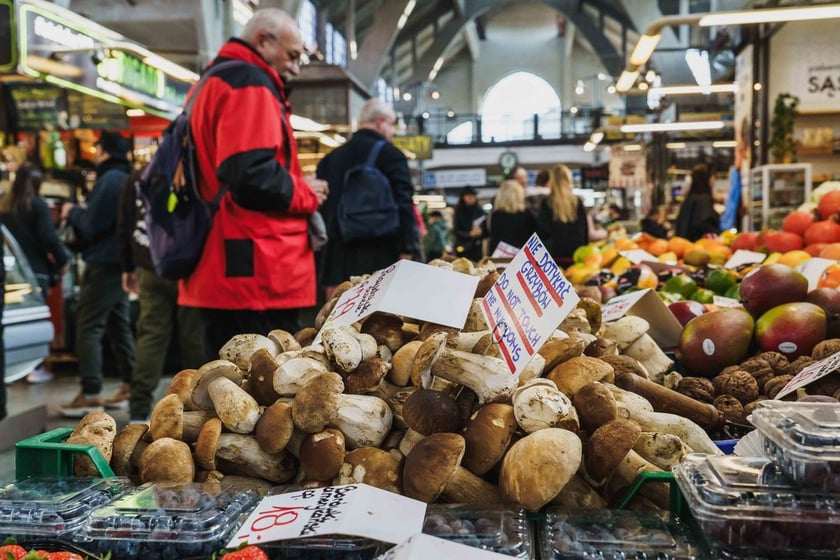Stoiska z grzybami w Hali Targowej we Wrocławiu