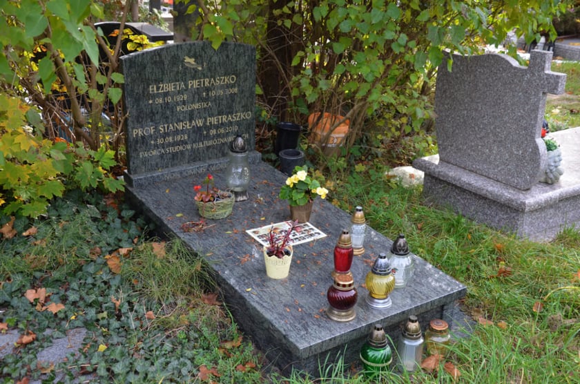 cmentarz parafialny przy ul. Smętnej we Wrocławiu