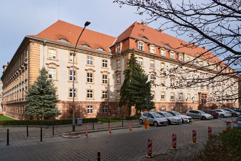 Budynek ZUS przy ul. Pretficza we Wrocławiu