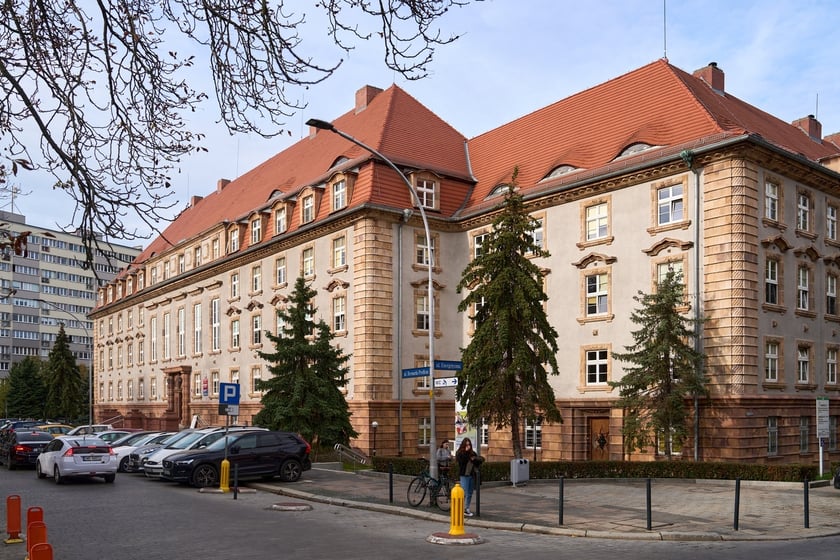 Budynek ZUS przy ul. Pretficza we Wrocławiu