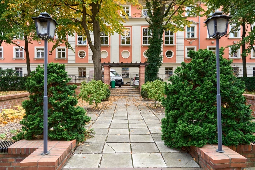 Budynek ZUS przy ul. Pretficza we Wrocławiu