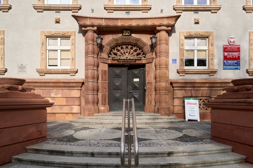 Budynek ZUS przy ul. Pretficza we Wrocławiu