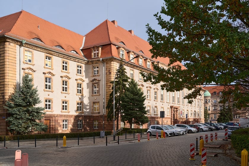 Budynek ZUS przy ul. Pretficza we Wrocławiu