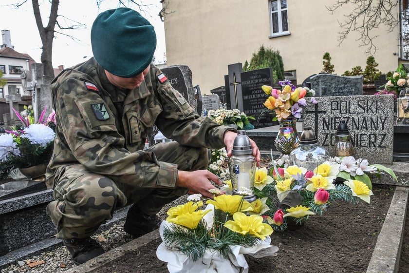 Żołnierze 10 Wrocławskiej Brygady Łączności wzięli udział w corocznej akcji „Żołnierska Pamięć”.