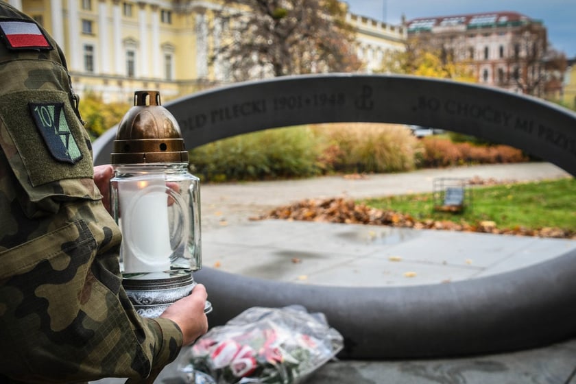 Żołnierze 10 Wrocławskiej Brygady Łączności wzięli udział w corocznej akcji „Żołnierska Pamięć”.