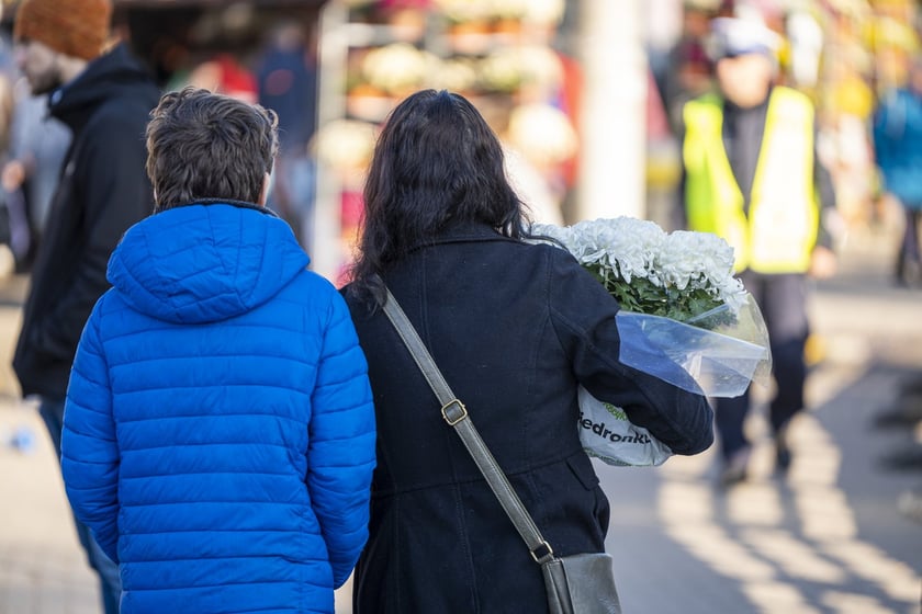 Tłumy na wrocławskich nekropoliach. Zobaczcie zdjęcia, 1 listopada 2024