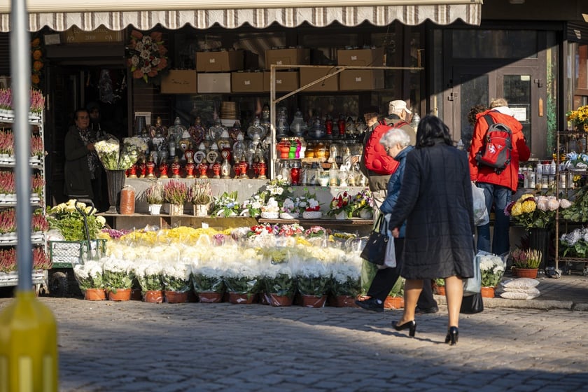 Tłumy na wrocławskich nekropoliach. Zobaczcie zdjęcia, 1 listopada 2024