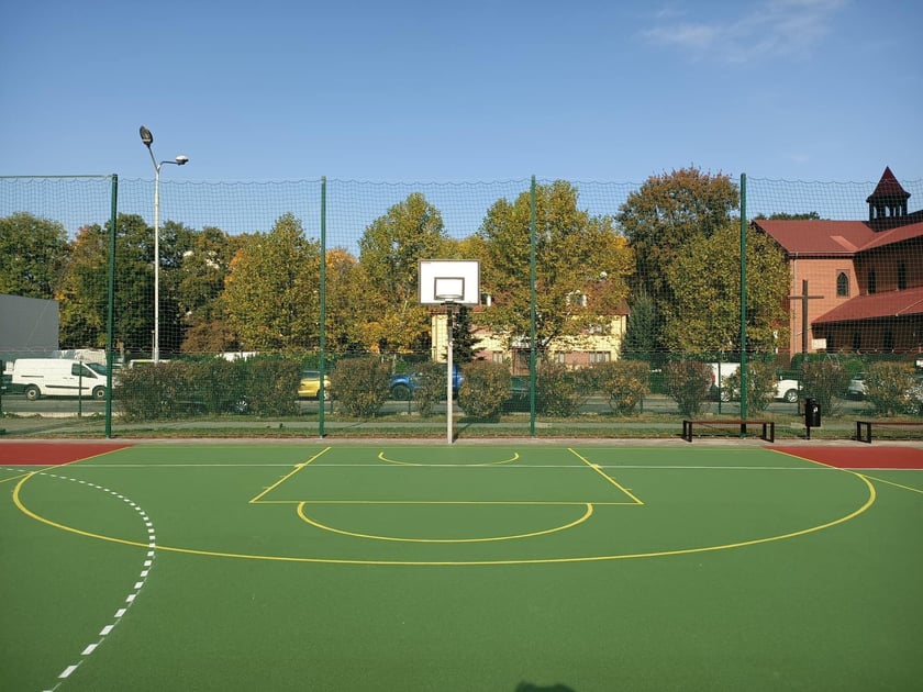 Boisko SP 91 na Bartoszowicach po remoncie