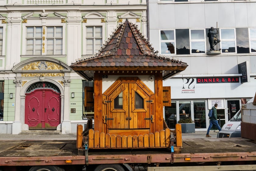 Ustawianie Jarmarku Bożonarodzeniowego