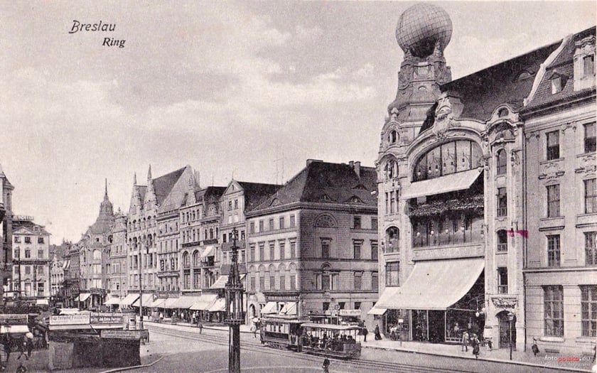 Rynek we Wrocławiu i DH Feniks