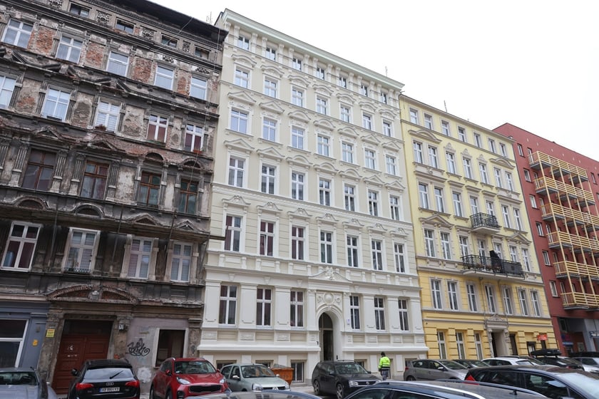 Nowo wyremontowana elewacja ul. Baryckiej 7 we Wrocławiu