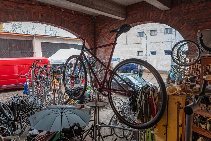 Targ "Na Młynie" - kupić tu można rzeczy zwykłe i te mniej zwykłe