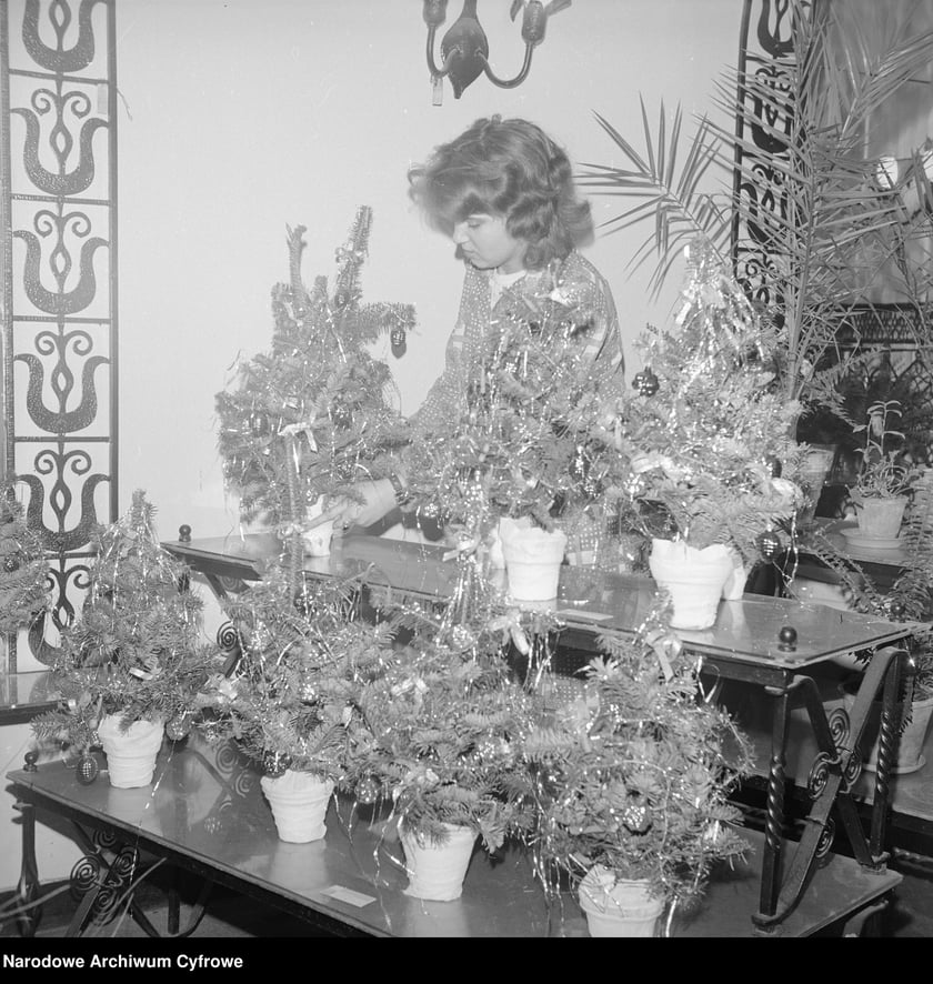 Ozdoby choinkowe i stroiki świąteczne w lat 60. i 70. XX wieku