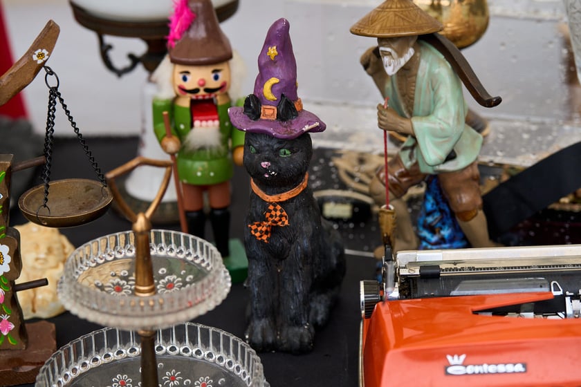 Giełda staroci pod katedrą św. Marii Magdaleny. Wrocław, 6-8.12.2024