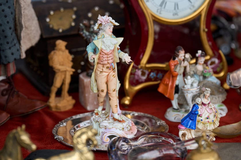 Giełda staroci pod katedrą św. Marii Magdaleny. Wrocław, 6-8.12.2024