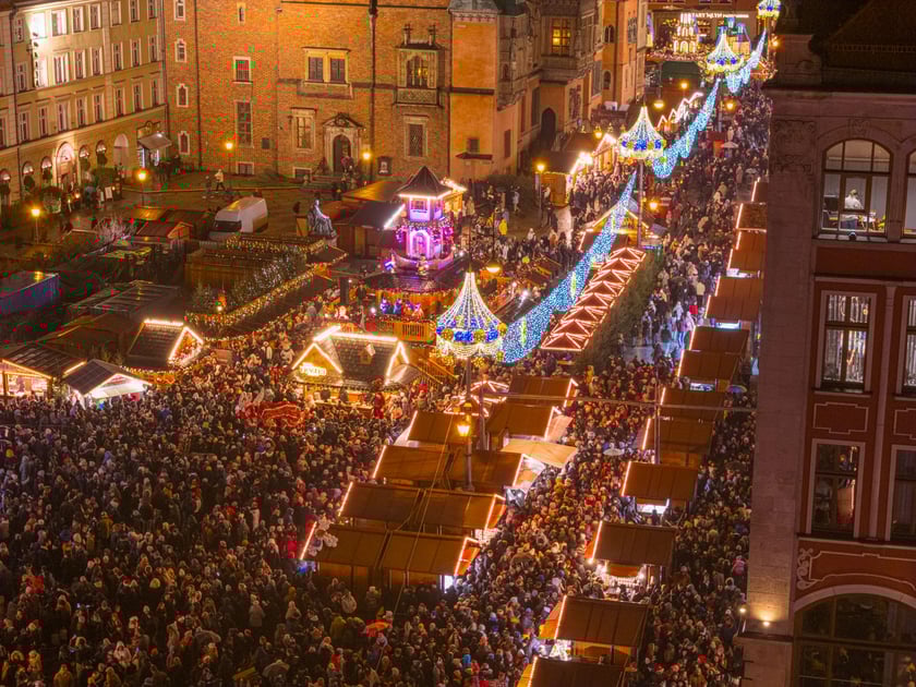 Mikołajki na wrocławskim Rynku. Mikołaj, elfy, jarmark i rozświetlona choinka