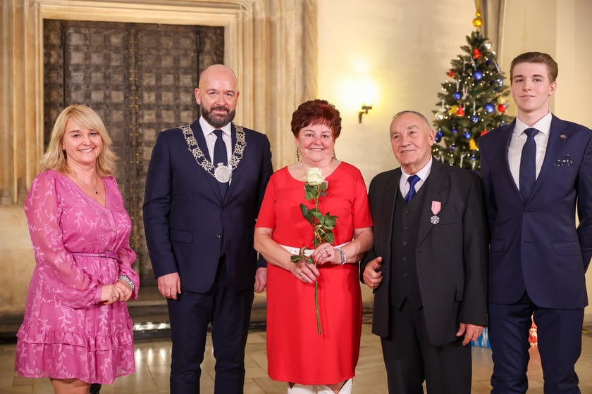 Sala Wielka Ratusza, spotkanie z parami z wieloletnim stażem, 9 grudnia 2024