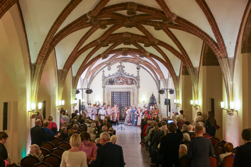 Sala Wielka Ratusza, spotkanie z parami z wieloletnim stażem, 9 grudnia 2024