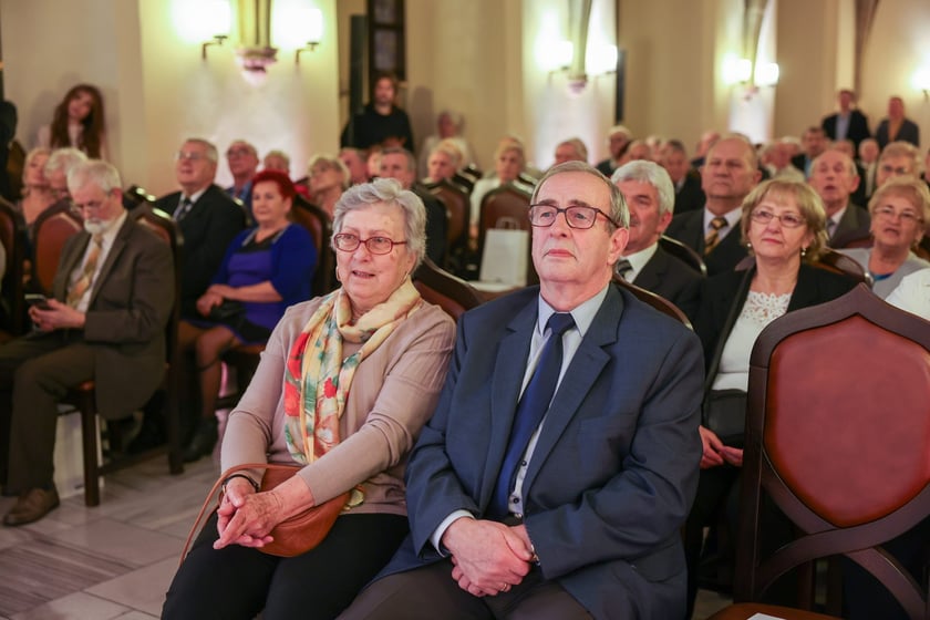 Sala Wielka Ratusza, spotkanie z parami z wieloletnim stażem, 9 grudnia 2024