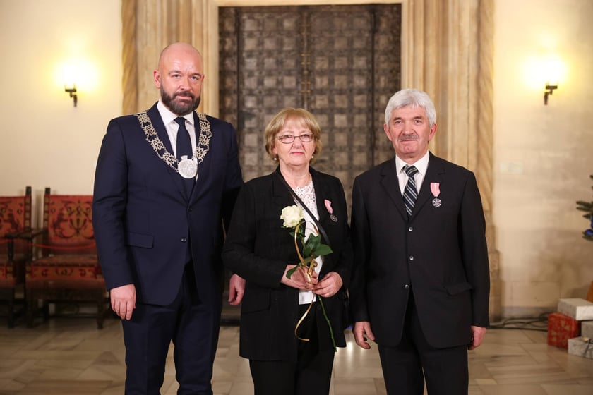 Sala Wielka Ratusza, spotkanie z parami z wieloletnim stażem, 9 grudnia 2024