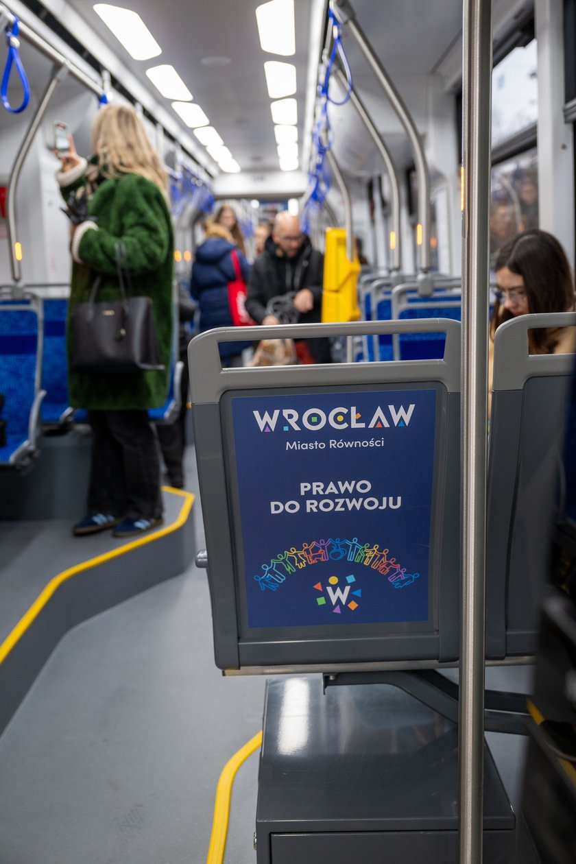 Dziś, 10 grudnia, w Międzynarodowy Dzień Praw Człowieka, wyruszył tramwaj poświęcony naszym niezbywalnym prawom. Na przystanku "Opera" nastąpiła inauguracja tramwaju, który tak oklejony będzie kursował przez cały rok
