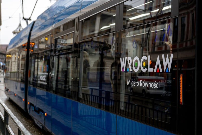 Dziś, 10 grudnia, w Międzynarodowy Dzień Praw Człowieka, wyruszył tramwaj poświęcony naszym niezbywalnym prawom. Na przystanku "Opera" nastąpiła inauguracja tramwaju, który tak oklejony będzie kursował przez cały rok