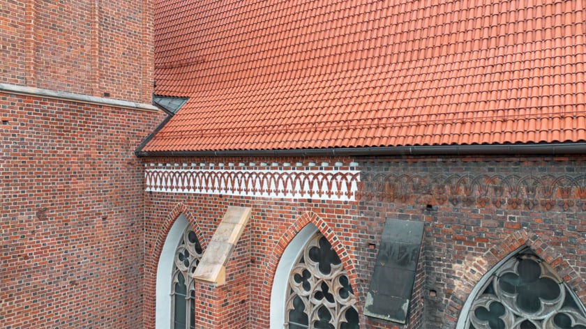 Odtworzyli średniowieczny fryz na elewacji kościoła św. Wojciecha
