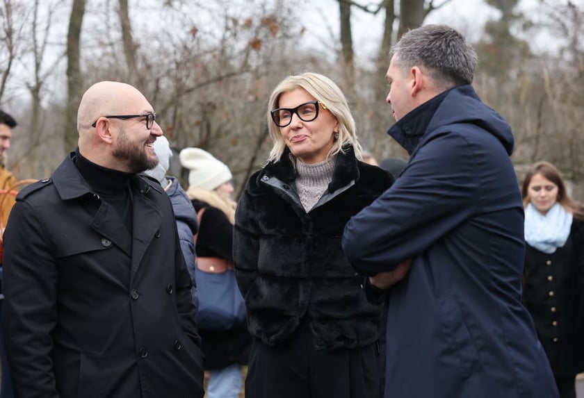 Uroczystość nadania imienia Hanny i Ludwika Hirszfeldów wrocławskiemu tramwajowi z udziałem władz miasta i przedstawicieli instytucji naukowych i MPK