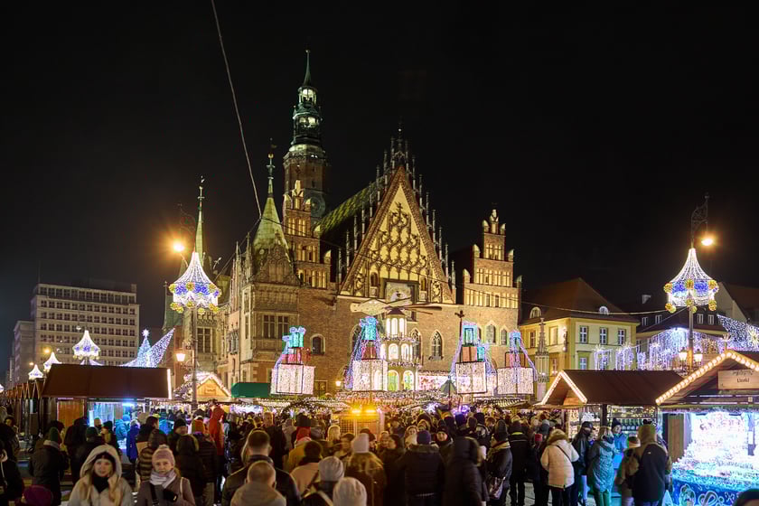 Świąteczne iluminacje i ozdoby we Wrocławiu, jarmark w Rynku