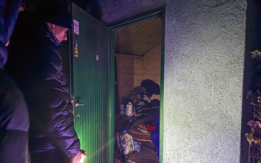 Zanim wejdzie się do "miejsca", w któym pomieszkuje osoba w kryzysie, trzeba zapukać