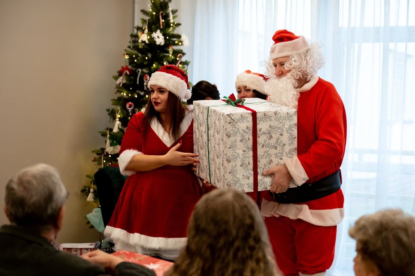 Mikołaj przybył do domu opieki społecznej przy ul. Mącznej