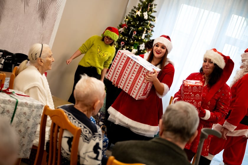 Mikołaj przybył do domu opieki społecznej przy ul. Mącznej