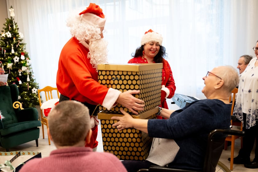 Mikołaj przybył do domu opieki społecznej przy ul. Mącznej