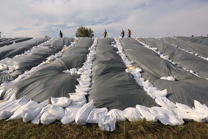 Pow&oacute;dź we Wrocławiu, umocnienia wał&oacute;w przy ujściu Bystrzycy