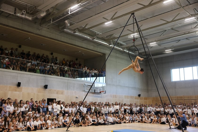 Rozpoczęcie roku szkolengo w nowej szkole przy Cynamonowej