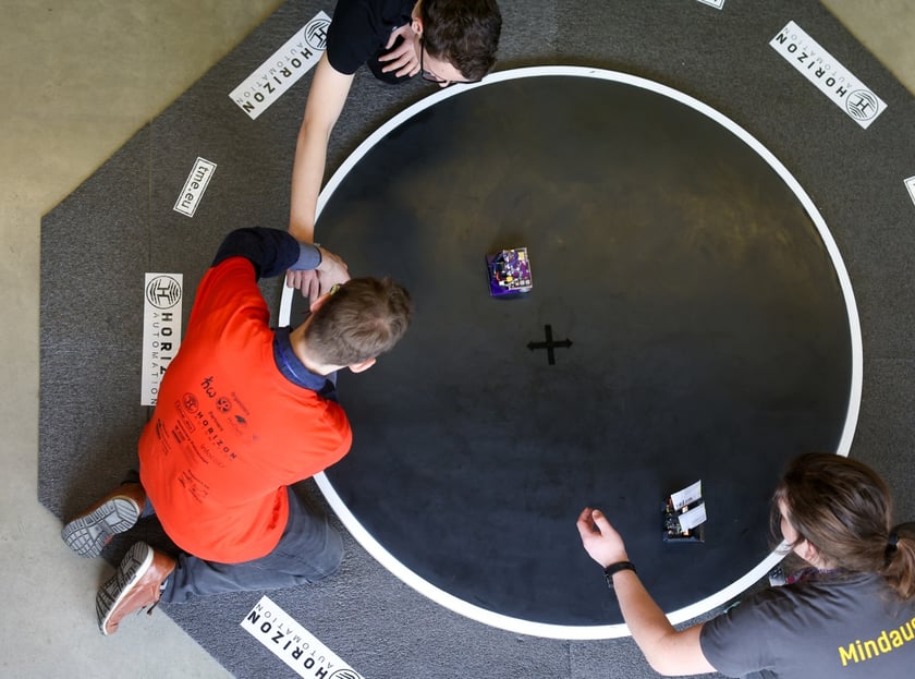 Walki robot&oacute;w na Politechnice Wrocławskiej