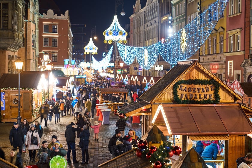 Sylwester 2024/2025 na wrocławskim Jarmarku Bożonarodzeniowym. Magiczne zdjęcia z Rynku