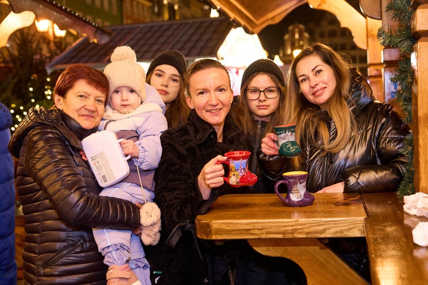 Sylwester 2024/2025 na wrocławskim Jarmarku Bożonarodzeniowym. Magiczne zdjęcia z Rynku