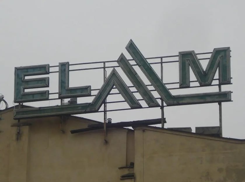 Demontaż i fragmenty neonu ELAM
