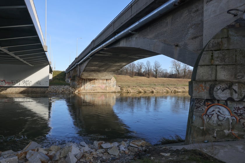Stare mosty Chrobrego we Wrocławiu w styczniu 2025 roku