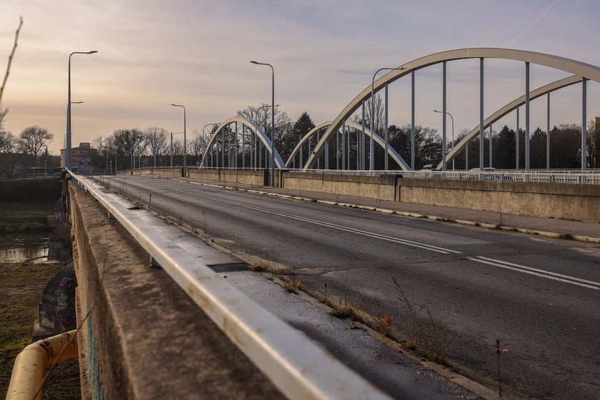Stare mosty Chrobrego we Wrocławiu w styczniu 2025 roku