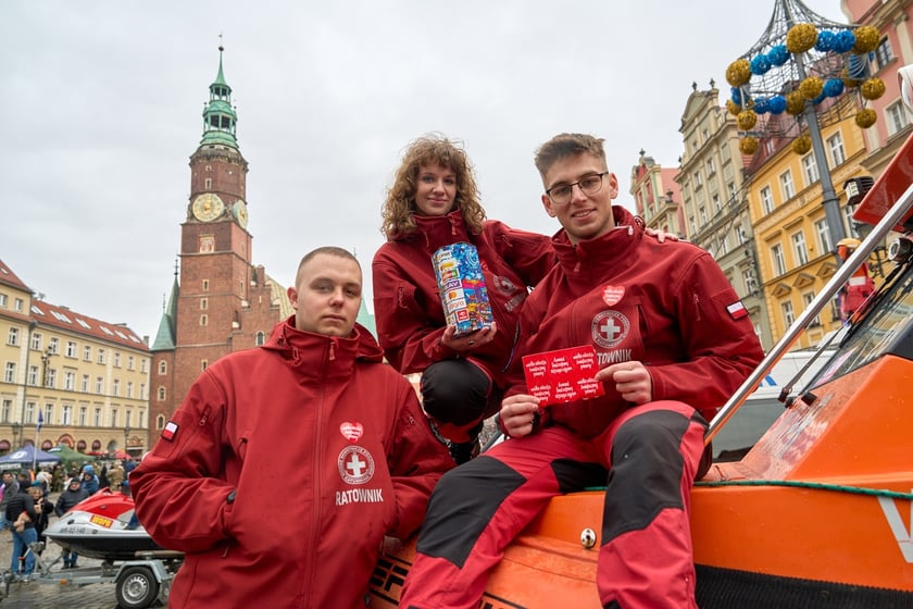 Wolontariusze podczas 33. finału WOŚP we Wrocławiu