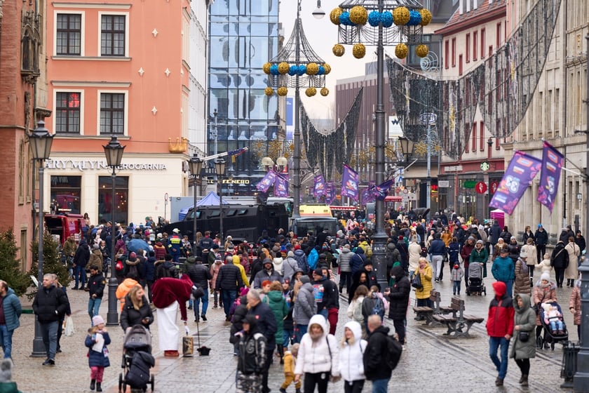 Wolontariusze podczas 33. finału WOŚP we Wrocławiu