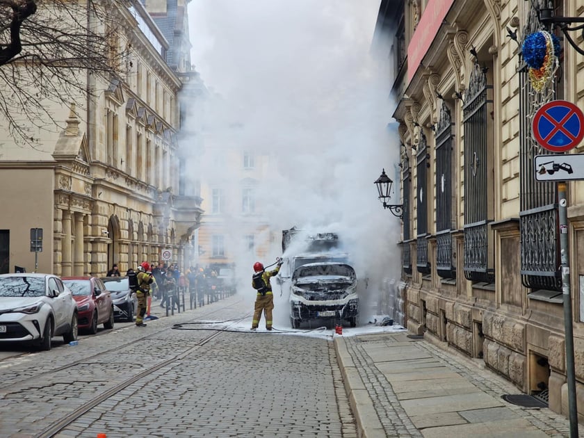 Pożar samochodu dostawczego na ul. Gepperta we Wrocławiu