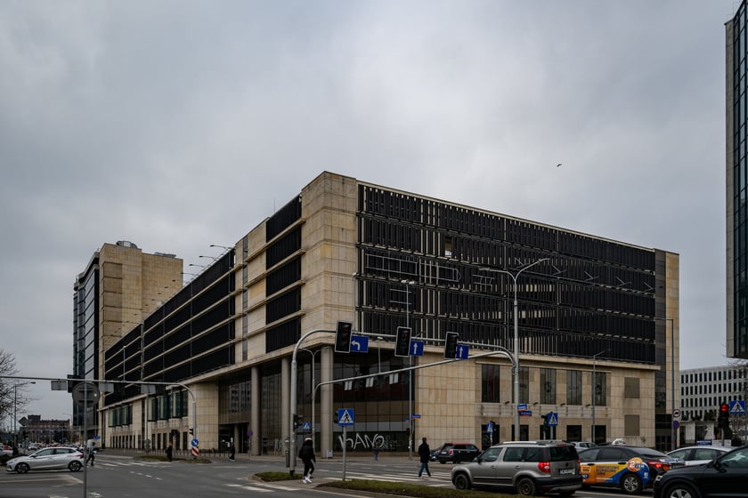 Koniec Arkad Wrocławskich - budynek przed rozbi&oacute;rką w 2025 roku