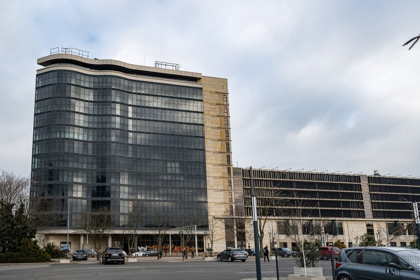 Koniec Arkad Wrocławskich - budynek przed rozbi&oacute;rką w 2025 roku