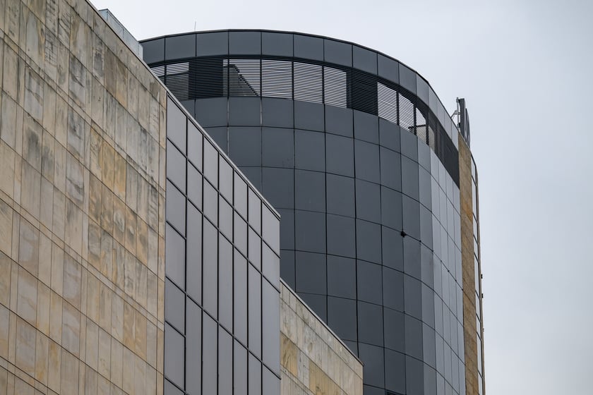 Koniec Arkad Wrocławskich - budynek przed rozbi&oacute;rką w 2025 roku