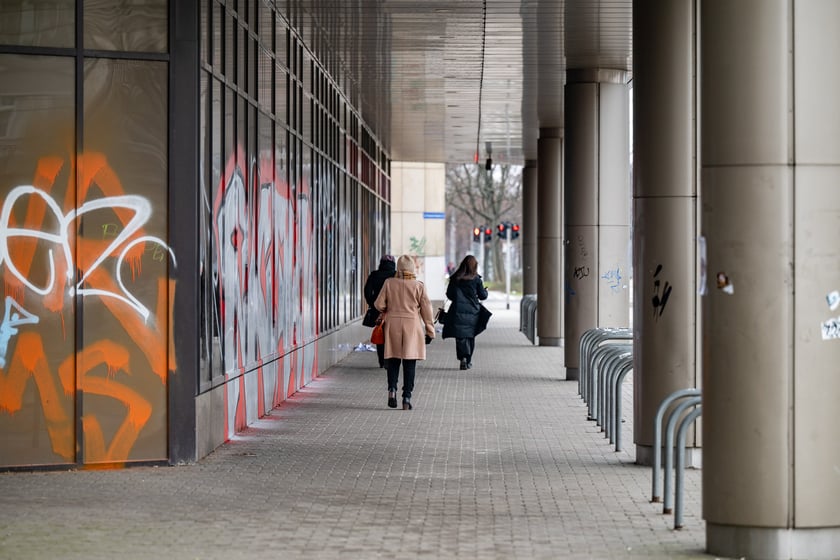 Koniec Arkad Wrocławskich - budynek przed rozbi&oacute;rką w 2025 roku